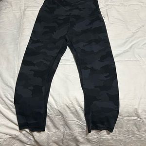 Lululemon size 6 leggings